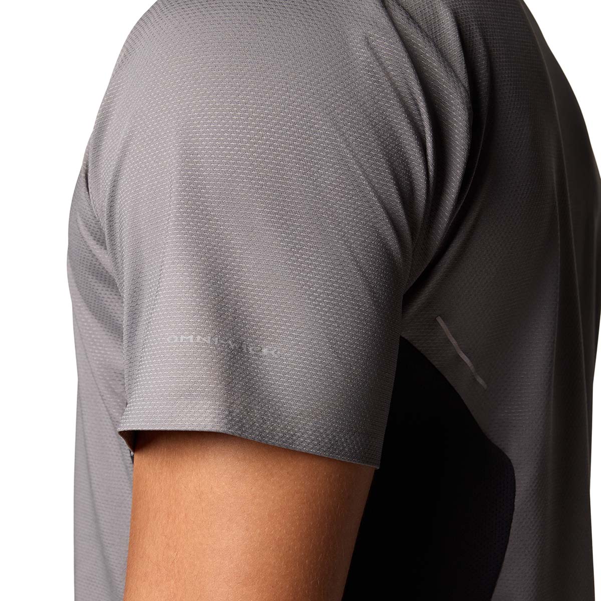 Remera Three Pitch Ss Crew Omni-Wick Gris